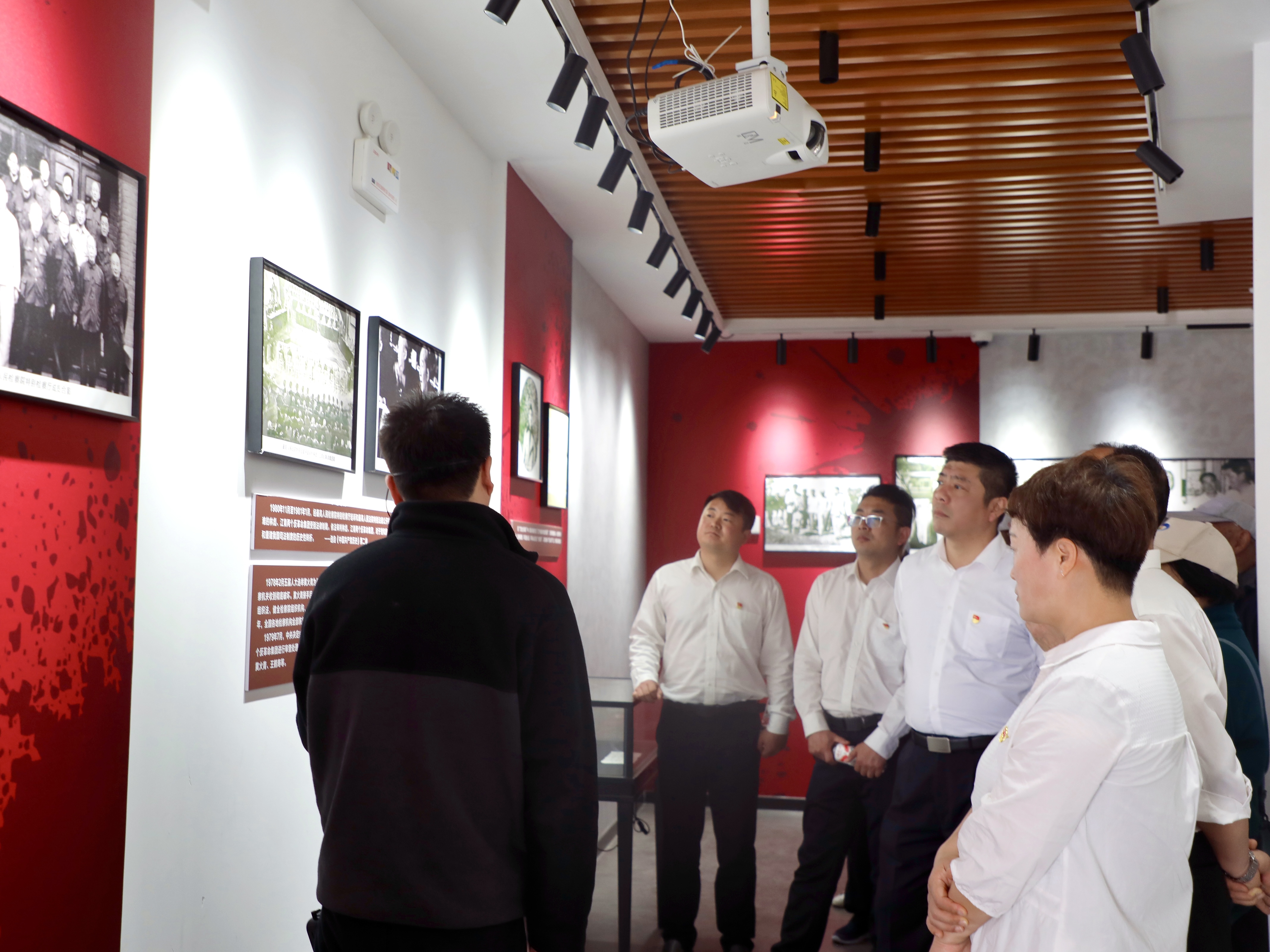 追忆先辈 赓续血脉——曾都区检察院赴黄火青纪念园开展清明祭扫活动